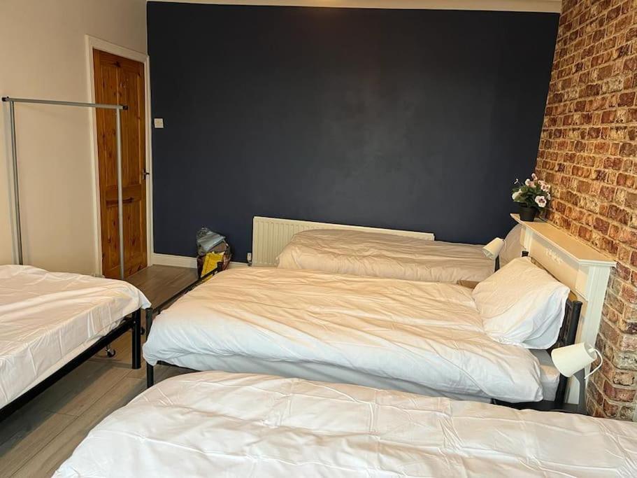 Ovington Grove 2 Fully Equipped Kitchen Free Parking 3 Bedrooms Netflix Newcastle upon Tyne Bagian luar foto