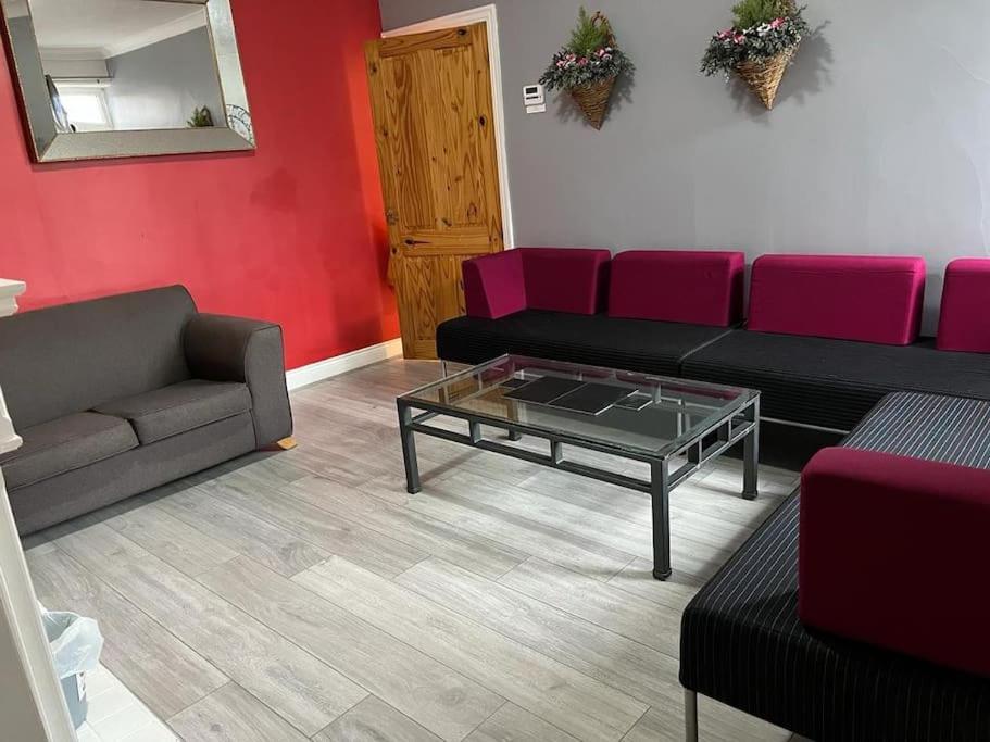 Ovington Grove 2 Fully Equipped Kitchen Free Parking 3 Bedrooms Netflix Newcastle upon Tyne Bagian luar foto
