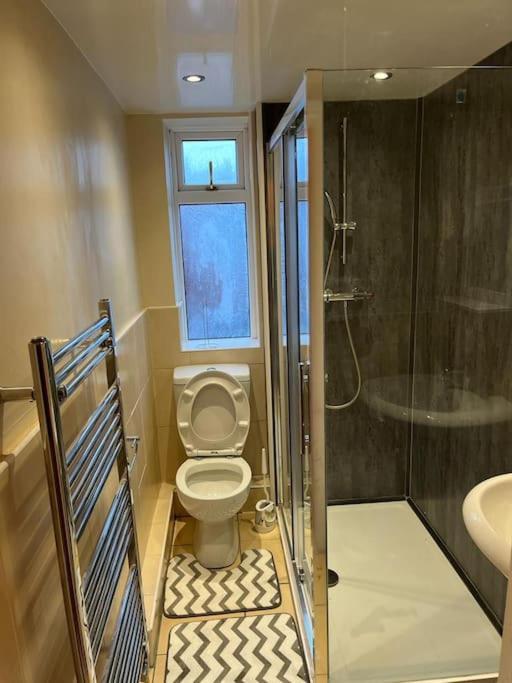 Ovington Grove 2 Fully Equipped Kitchen Free Parking 3 Bedrooms Netflix Newcastle upon Tyne Bagian luar foto