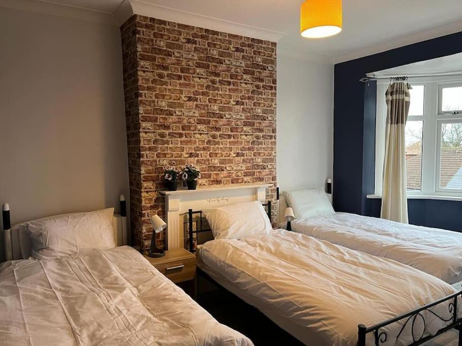 Ovington Grove 2 Fully Equipped Kitchen Free Parking 3 Bedrooms Netflix Newcastle upon Tyne Bagian luar foto