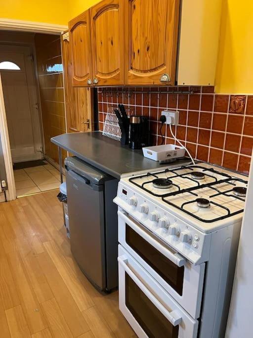Ovington Grove 2 Fully Equipped Kitchen Free Parking 3 Bedrooms Netflix Newcastle upon Tyne Bagian luar foto