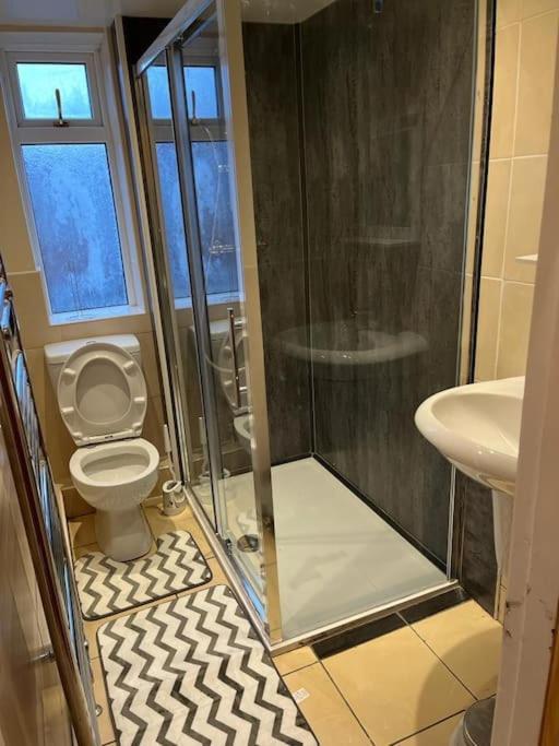 Ovington Grove 2 Fully Equipped Kitchen Free Parking 3 Bedrooms Netflix Newcastle upon Tyne Bagian luar foto