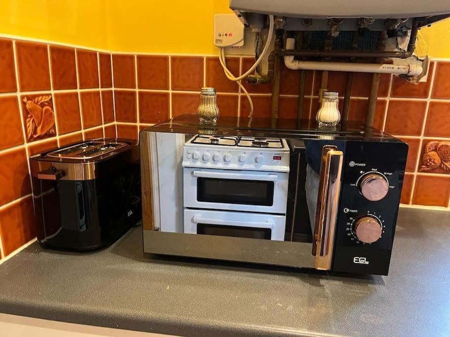Ovington Grove 2 Fully Equipped Kitchen Free Parking 3 Bedrooms Netflix Newcastle upon Tyne Bagian luar foto